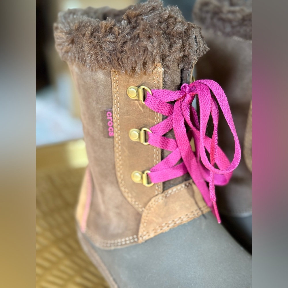 CROCS Women's Brown and Pink Winter Boots 9W like new - Picture 2 of 5